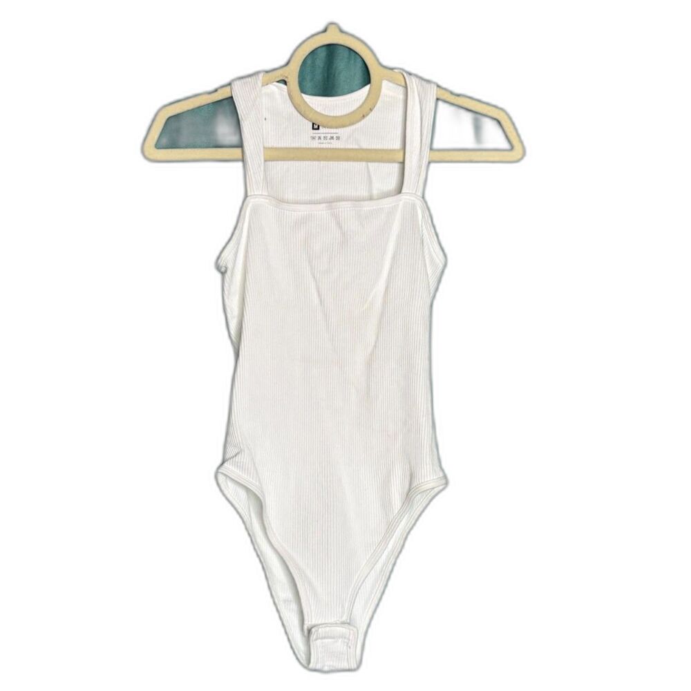 Boutique NWOT White Square Neck Sleeveless Ribbed Bodysuit Medium